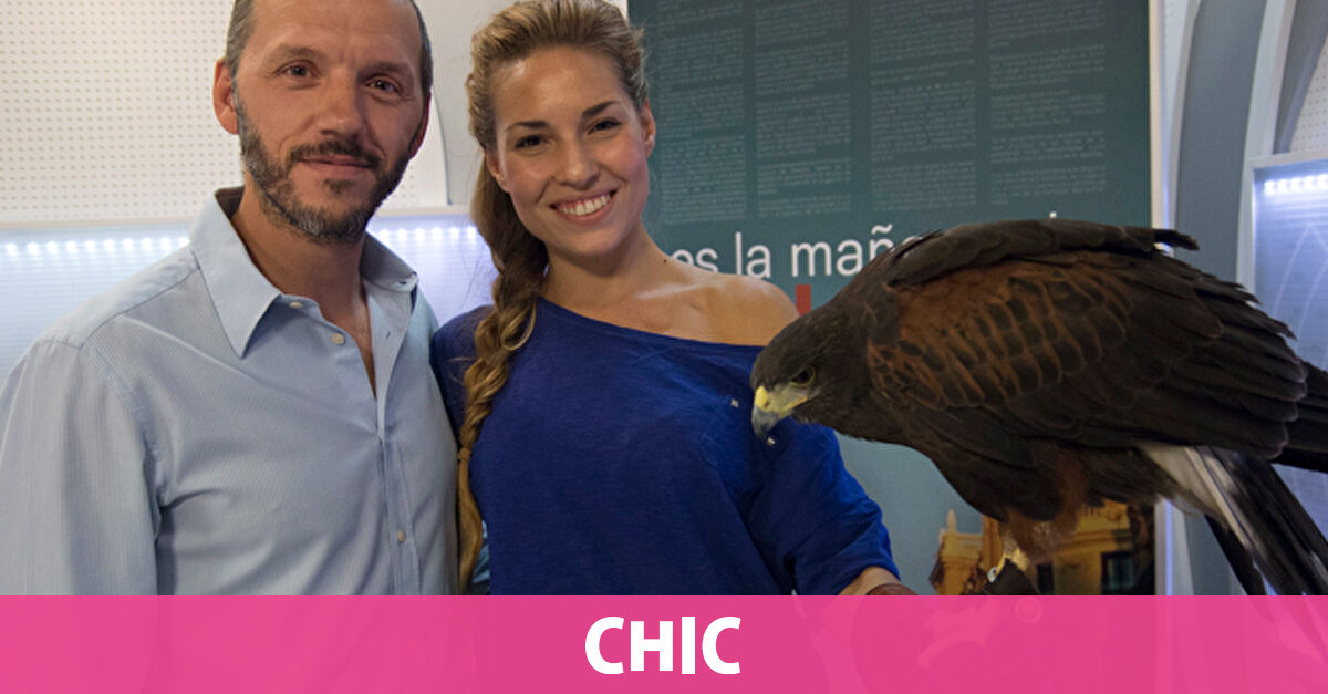 Israel Sánchez y su águila harris Dávila visitan esRadio Chic