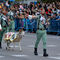 La cabra de la Legión, acompañada por tres soldados legionarios durante el desfile de las Fuerzas Armadas del 2014.