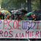 Una de las pancartas de la manifestación, con el lema "PP, PSOE, UPyD y IU, iros a la mierda".