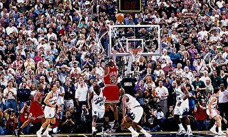 Michael Jordan anota la canasta decisiva para el sexto anillo de Chicago, en Utah | Flickr
