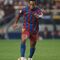 Ronaldinho (2008)Después de consagrarse como una estrella mundial en el Barça, adonde llegó en 2003 procedente del PSG, Ronaldinho pegó un bajón alarmante en la temporada 2007/08. Entonces, el fútbol había pasado a un segundo plano en la vida del brasileño, más preocupado por las juergas nocturnas y la samba. El aficionado culé siempre le recordará por sus genialidades, sus regates de fantasía y por la exhibición que se marcó hace ya nueve años en el Bernabéu, con muchos seguidores madridistas ovacionándole en pie.