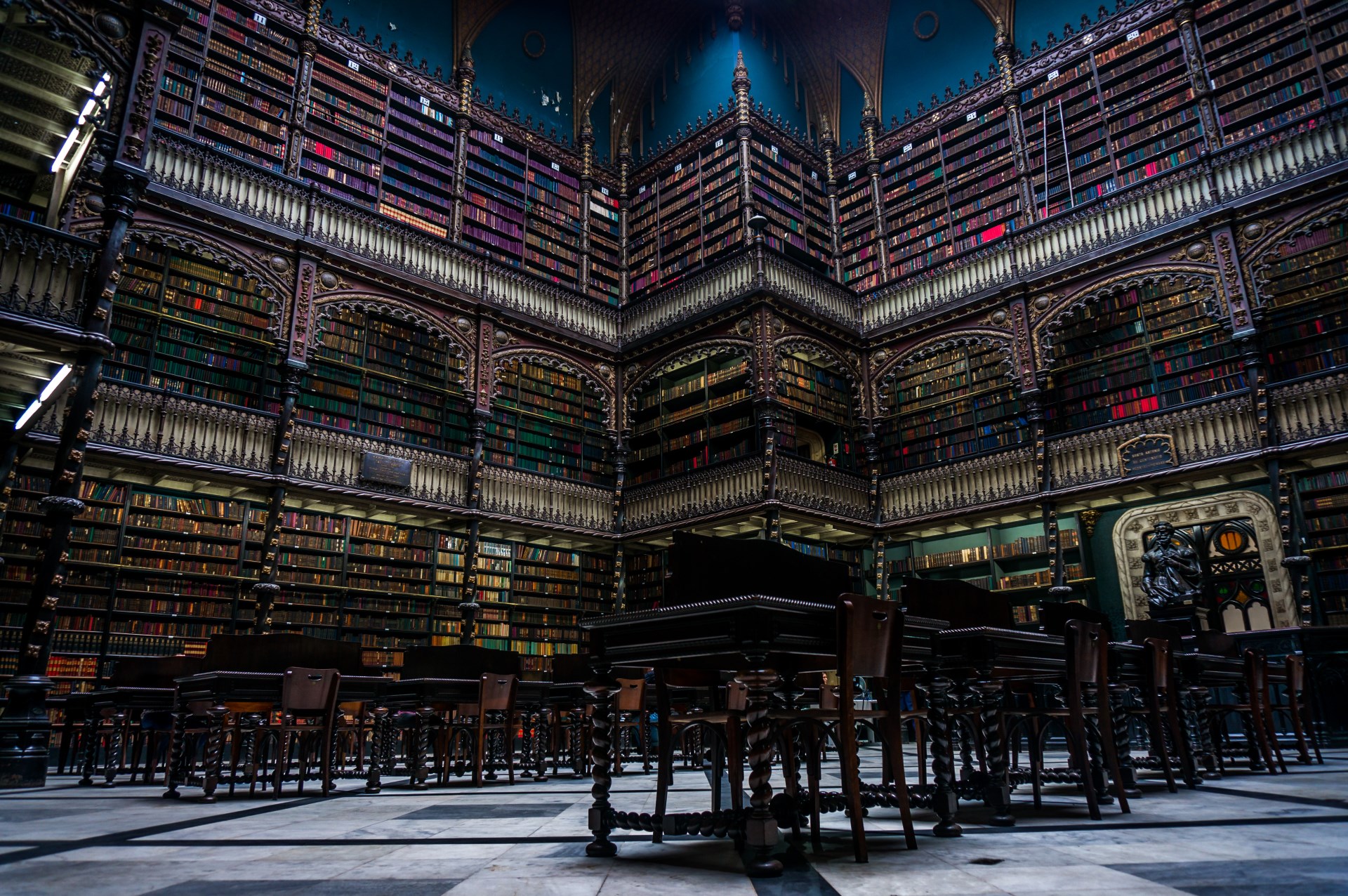 Самая известная библиотека. Португальская Королевская библиотека в Рио-де-Жанейро. Королевская библиотека в Рио де Жанейро. Португальская Королевская библиотека. Португальская Королевская библиотека в Рио⁠⁠.