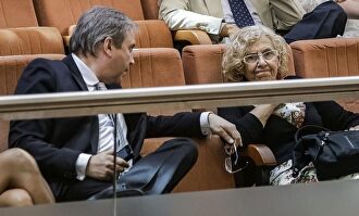 Antonio Miguel Carmona y Manuela Carmena |  EFE