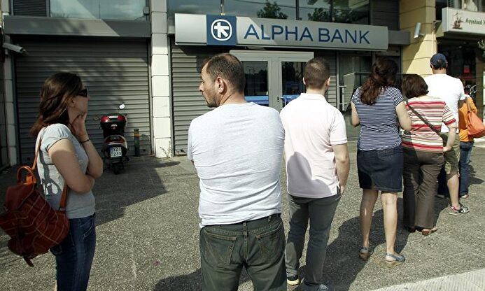 Colas en los bancos griegos durante la crisis de 2015 | EFE