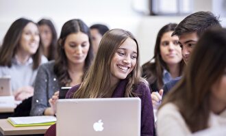 Estudiantes universitarios |  CEU