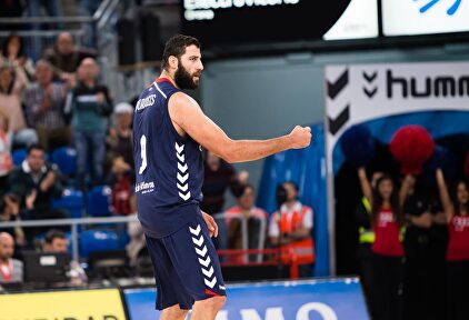 Bourousis celebra un punto cuando militaba en el Baskonia |  ACB Photo