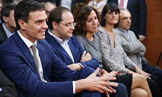 Irene Lozano, nueva secretaria de Estado para el Deporte, junto a Pedro Sánchez. |  Archivo