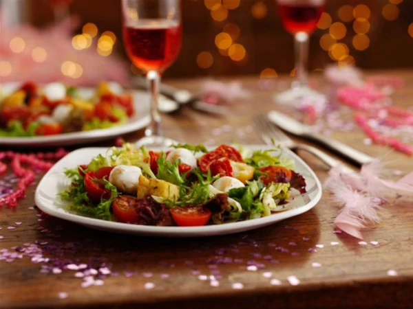 ensalada de rúcula, boniato y queso de cabra Ensalada-tomate-mozzarella.jpg