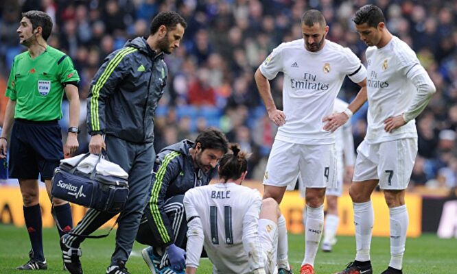 Bale en una de sus lesiones con el Real Madrid. |  EFE
