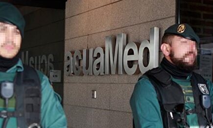 Guardia Civil en los registros a las sedes | EFE