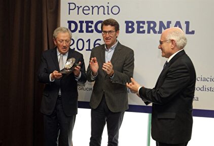 Fernando Ónega en un acto con Feijóo. |  Cordon Press