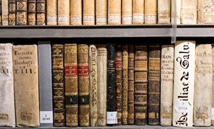 Varios incunables y primeras ediciones se guardan en el interior de la BNE. | David Alonso Rincón