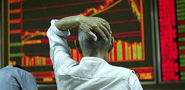 Los mercados se resienten del preacuerdo entre Sánchez e Iglesias |  EFE