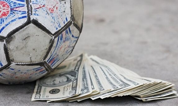 La Liga da a conocer el límite salarial de los equipos |  EFE