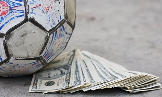 La Liga da a conocer el límite salarial de los equipos |  EFE