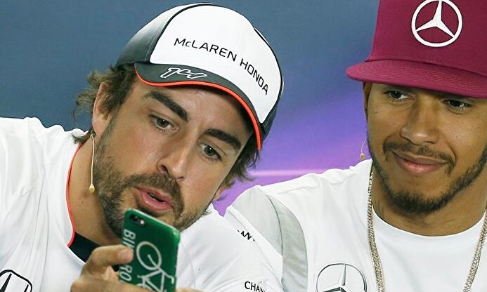 Fernando Alonso, en rueda de prensa con Lewis Hamilton. | EFE