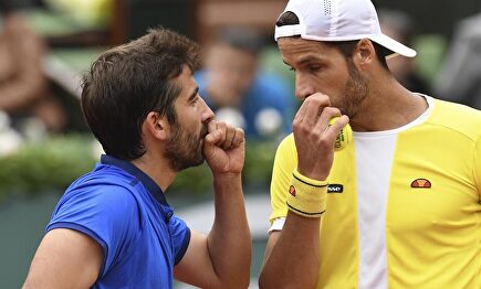 Marc (izquierda) y Feliciano López, durante un encuentro. |  EFE
