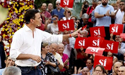 Sánchez en un mitin en la última campaña electoral |  EFE