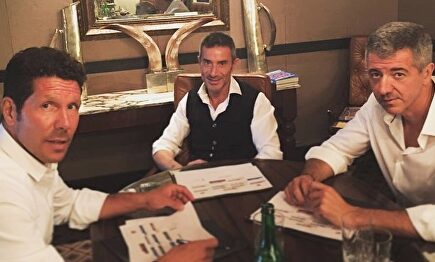 Simeone junto a Berta y Gil Marín, piezas claves del proyecto deportivo y económico. | Cordon Press