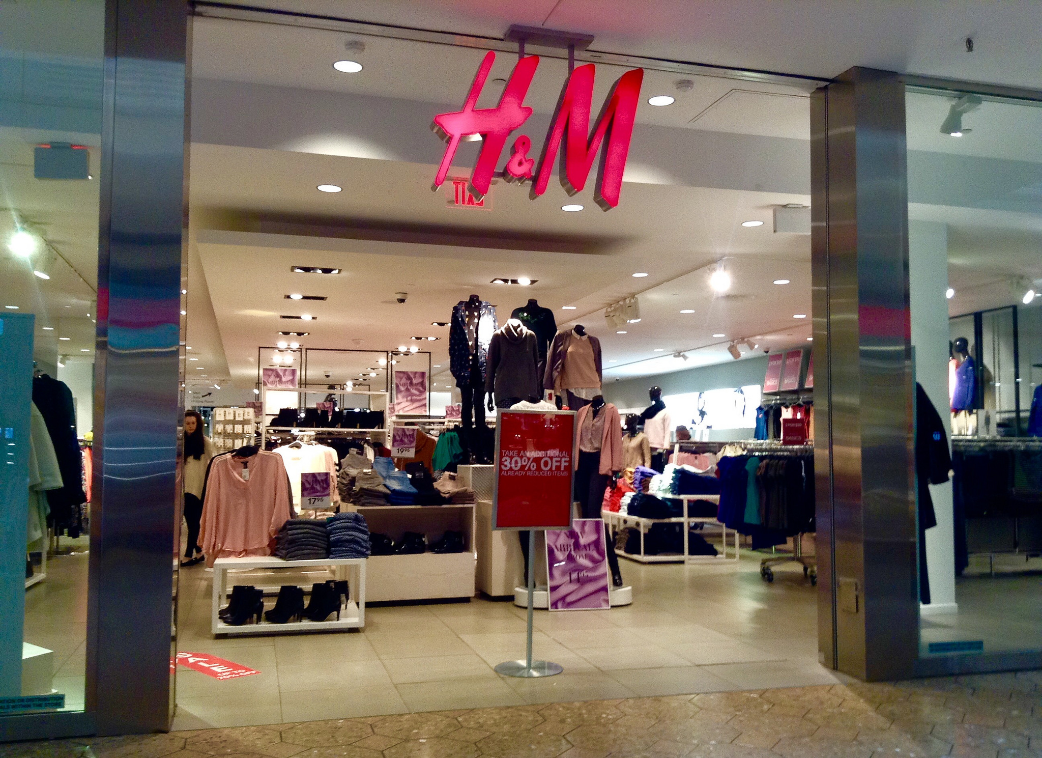 H&M cerrará en España - Libre Mercado