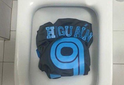 Los 'tifosi' del Nápoles, furiosos con Higuaín