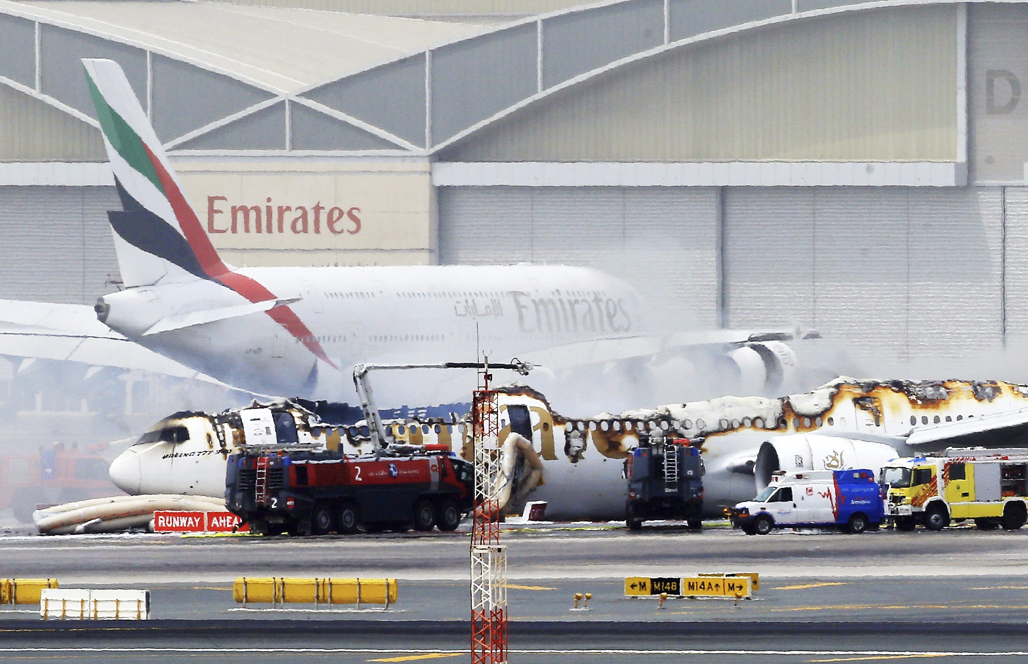 Emirates prohíbe utilizar las baterías externas en sus vuelos por riesgo de arder como los coches eléctricos