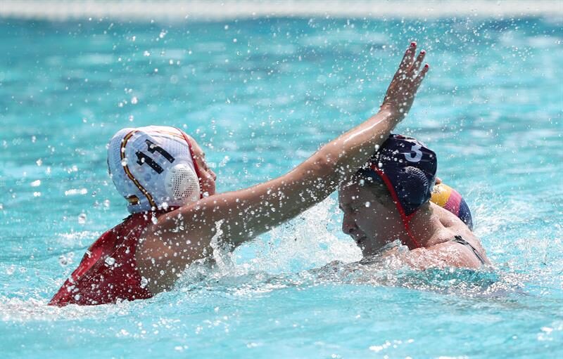Estados Unidos gana a España 411 en el estreno del waterpolo femenino
