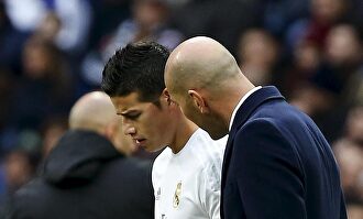 James se vuelve a ver las caras con Zidane. |  EFE