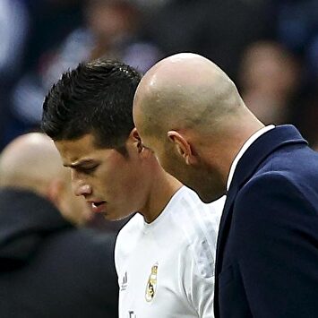 James se vuelve a ver las caras con Zidane. |  EFE