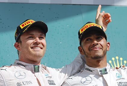 Nico Rosberg (i) se llevó la victoria en el Gran Premio de Bélgica. | EFE