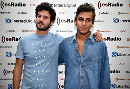 El cantante Willárcenas y el bajista Antón Carreño del grupo Taburete. | D.A. / Archivo