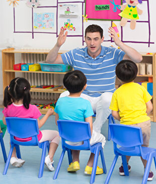 Niños en una guardería. |  Alamy