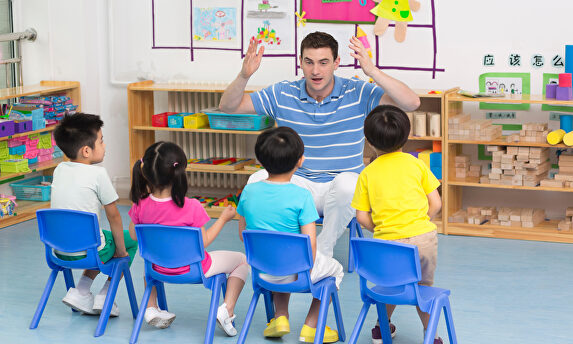 Niños en una guardería. |  Alamy