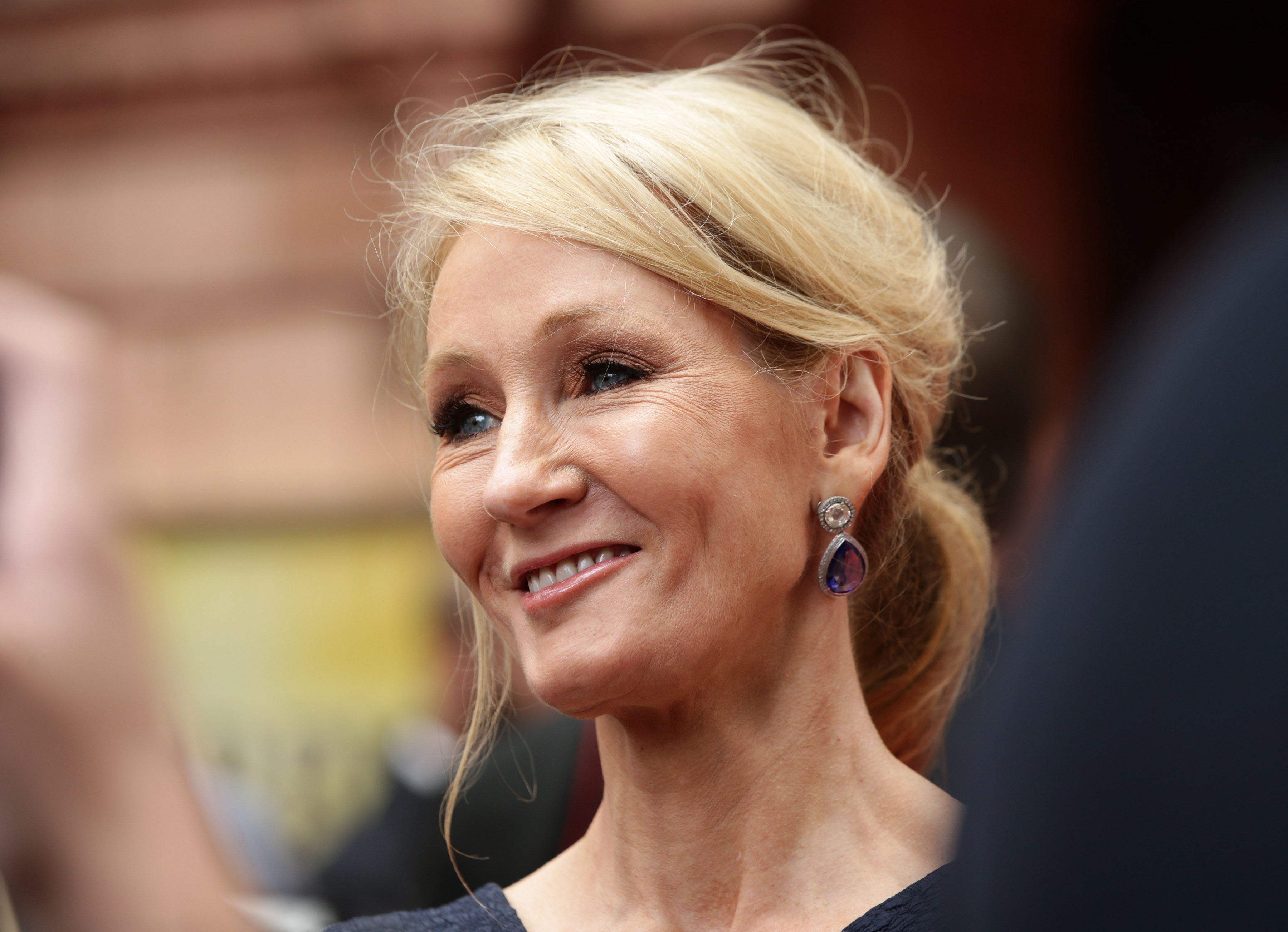 J. K. Rowling desafía la nueva ley trans escocesa: "Espero que me arresten"