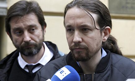 El diputado de Podemos, Rafa Mayoral y el vicepresidente del Gobierno, Pablo Iglesias | EFE