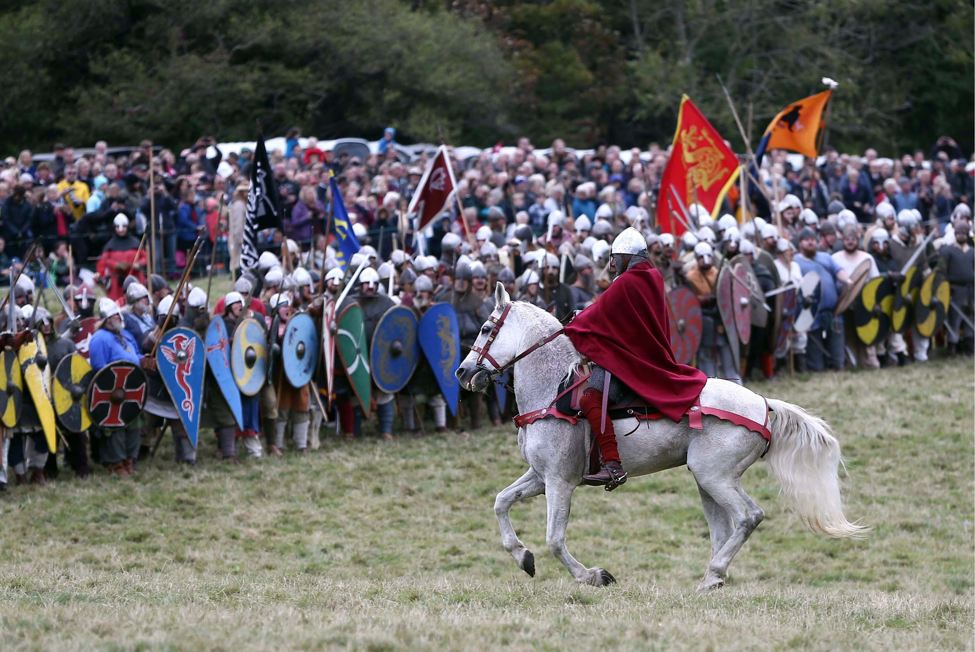 Битва при гастингсе год. Battle of Hastings in 1066. Гастингс битва. Нормандский рыцарь Гастингс. Битва при Гастингсе.