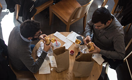 Restaurante de hamburguesas Five Guys en Madrid |  David Alonso Rincón
