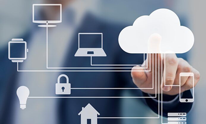 cualquier tipo de dispositivo que se conecta y que aparentemente se nos facilita la vida pero que realmente puede ser muy peligroso | Alamy