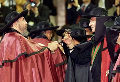 Juan Carlos I en una cumbre con Fidel Castro | EFE