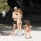 Una estampa de felicidad familiar de la pareja con su hija, tomada en 2011 en las playas de Menorca.