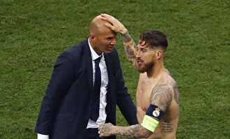 Sergio Ramos en un gesto cariñoso con Zidane. | Archivo