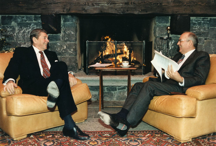 Reagan_and_Gorbachov.jpg