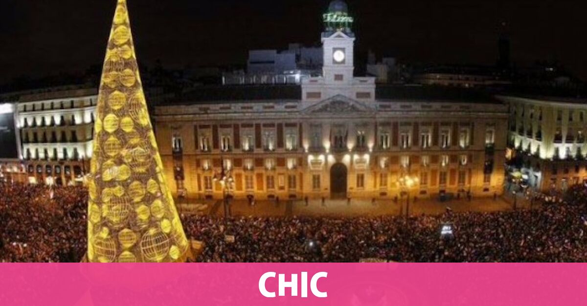 Revolucionario Negociar marea El origen de tomar las uvas en la Puerta del Sol de Madrid - Chic