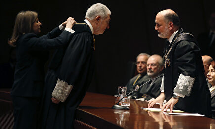 Cándido Conde-Pumpido tomando posesión como magistrado del Tribunal Constitucional |  EFE