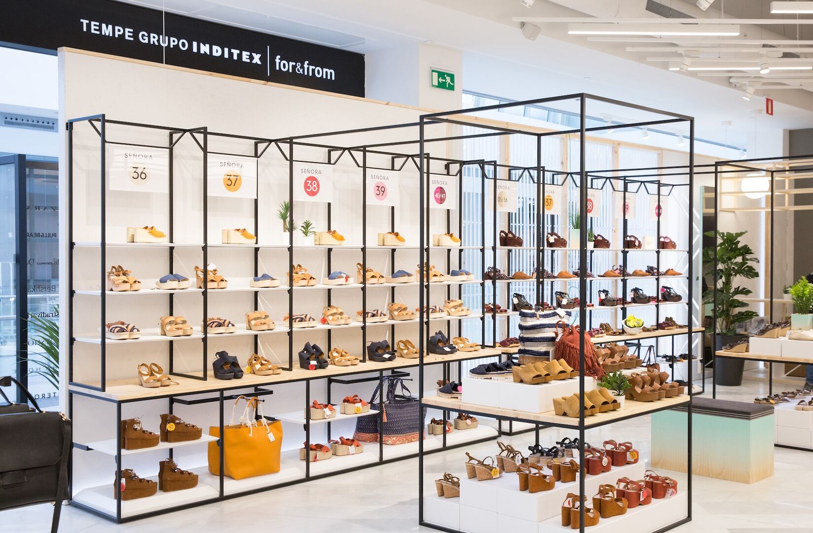 es el primer outlet de zapatos y accesorios Inditex en Madrid - Mercado