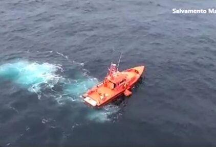 Captura del vídeo de Salvamento Marítimo durante el rescate. | SALVAMENTO MARÍTIMO