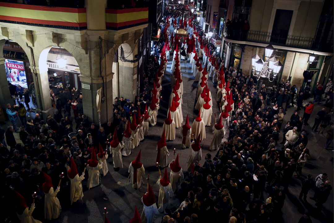 Bienvenidos al nuevo foro de apoyo a Noe #365 / 05.03.18 ~ 04.04.18 - Página 25 Semana-santa-zamora-procesion-silencio