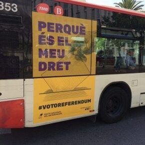 autobus-barcelona-colau-referendum.jpg