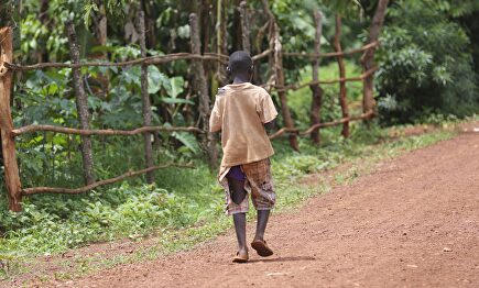 Niño en áfrica |  Pixabay/CC/kristi611