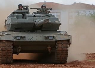 fuerzas-armadas-carro-combate-leopardo-2E-280417.jpg
